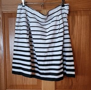 White House Black Market WHBM Sz 14 Pleated Skirt Nautical Blue & White Stripe